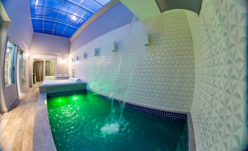 img-suite-piscina-quo-cascata-quo-motel