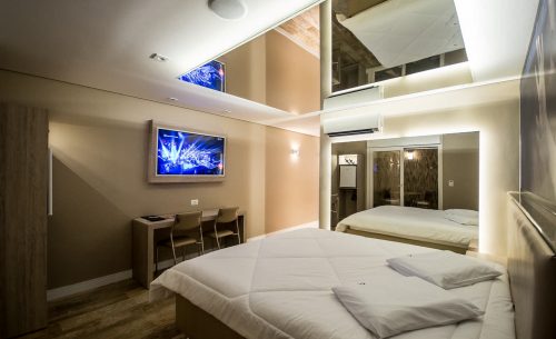 img-suite-hidro-quo-espelho-no-teto-quo-motel-500x305 img-suite-hidro-quo-espelho-no-teto-quo-motel-500x305