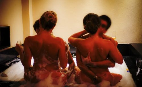 img-suite-swing-interativa-quo-casais-na-banheira-quo-motel-500x305 img-suite-swing-interativa-quo-casais-na-banheira-quo-motel-500x305
