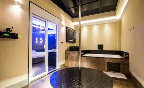 img-suite-swing-interativa-quo-pole-dance-quo-motel-500x305 img-suite-swing-interativa-quo-pole-dance-quo-motel-500x305